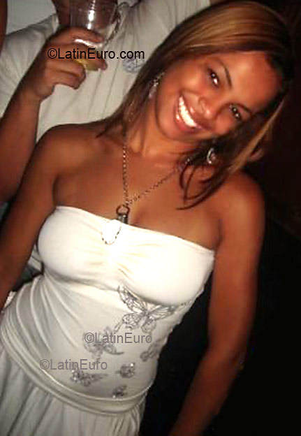 Date this delightful Brazil girl Nathalia from BELO HORIZONTE B2801