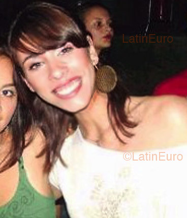 Date this fun Brazil girl Tais from CURITIBA B2910