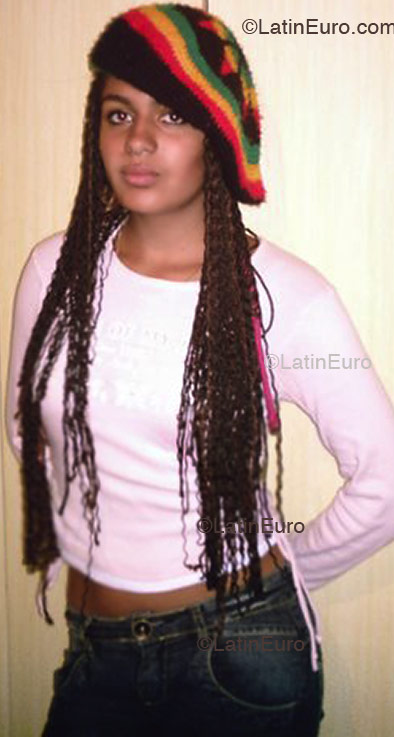 Date this funny Brazil girl Bruna from CURITIBA B3017