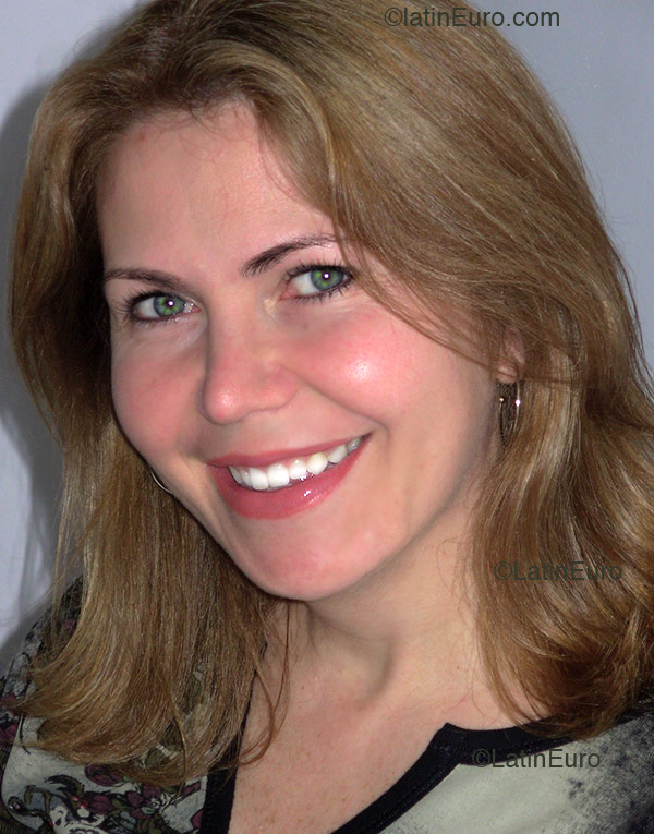 Date this stunning Brazil girl Rosinei from FLORIANOPOLIS B3021