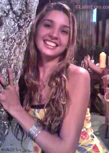 Date this happy Brazil girl Cleyde from SALVADOR B3061