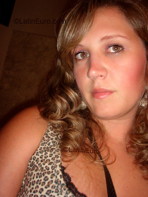 Date this stunning Brazil girl Driele from INDAIATUBA B3070