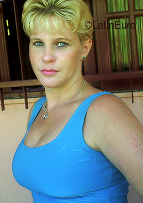 Date this pretty Brazil girl Iedda from CACHOEIRO DE ITAPEMIRIM B3075