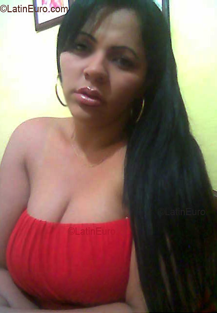 Date this pretty Brazil girl Simone from GARANHUNS B3207