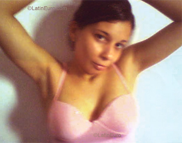 Date this nice looking Brazil girl Thatiana from SAO VICENTE B3241