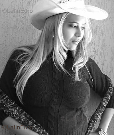 Date this tall Brazil girl Adriana from GOIANIA B3243