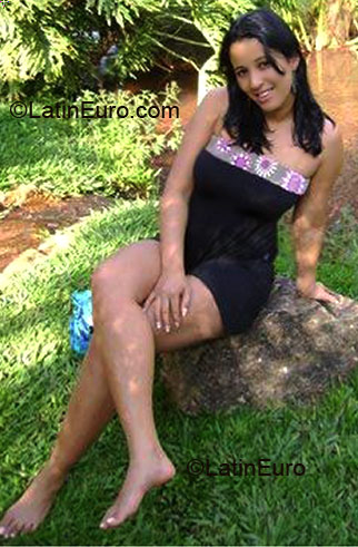 Date this voluptuous Brazil girl Sara from GOIANIA B3272