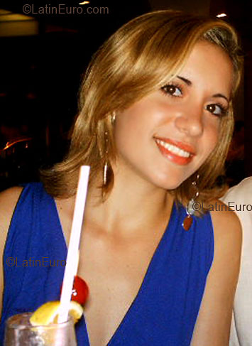 Date this lovely Brazil girl Giovanna from CARIACICA B3321