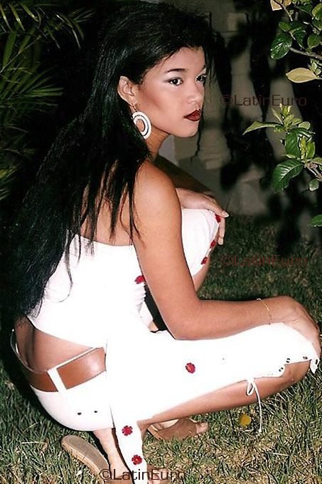 Date this funny Brazil girl Kelma from CURITIBA B3370