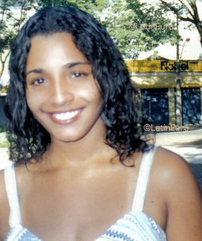 Date this delightful Brazil girl Quecia from RIO DE JANEIRO B3504