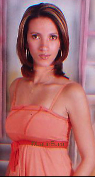 Date this attractive Brazil girl Tatiara from RIO DE JANEIRO B3512