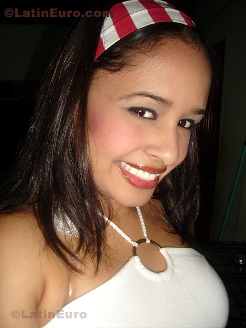 Date this stunning Brazil girl Erica from Curitiba B358