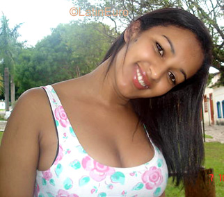 Date this georgeous Brazil girl Viviane from GOIANIA B3657