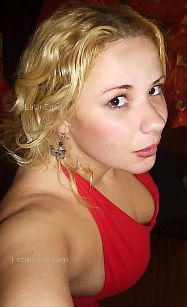 Date this beautiful Brazil girl Cristiane from JOINVILLE B3820