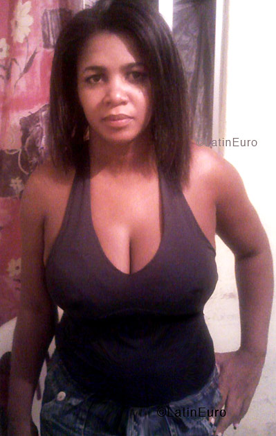 Date this good-looking Brazil girl Paula from SALVADOR B3847