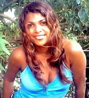 Date this nice looking Brazil girl Emanuelle from  B4024
