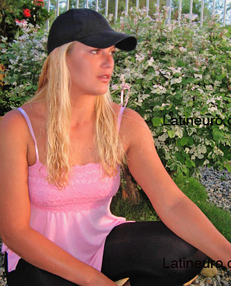 Date this fun Brazil girl Cristiane from CAMBORIU B4052