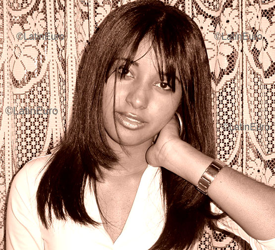 Date this stunning Brazil girl Francislene from CUIABA B4117