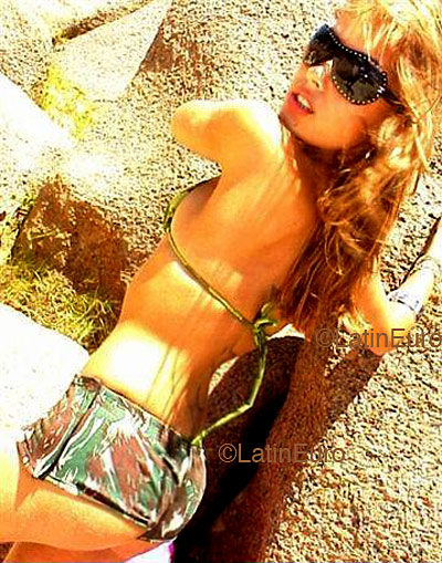 Date this voluptuous Brazil girl Sabrina from SANTA MARIA DE JETIBA B4196