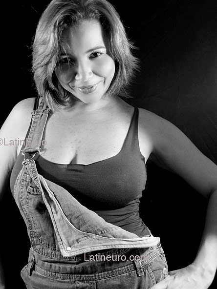 Date this fun Brazil girl Flavia from GOIANIA B4206