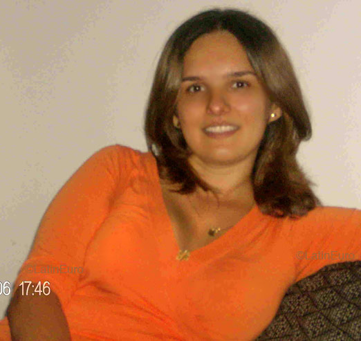 Date this attractive Brazil girl Tania from  B4255