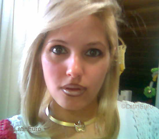 Date this gorgeous Brazil girl Karen from CURITIBA B4459