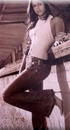 Date this stunning Brazil girl Iasminy from BRASILIA B4499