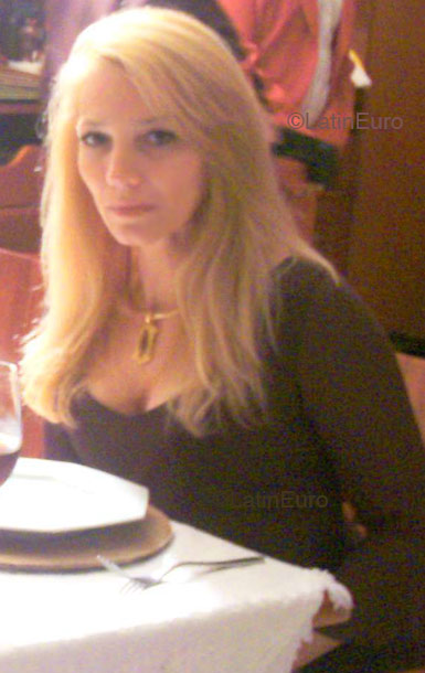 Date this voluptuous Brazil girl Nilza from LAGES B4542