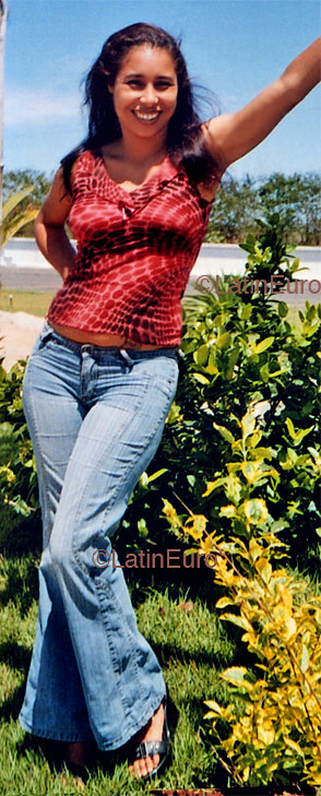 Date this voluptuous Brazil girl Cida from ANAPOLIS B4557