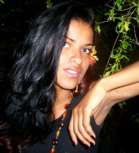 Date this stunning Brazil girl Thais from RIO DE JANEIRO B4758