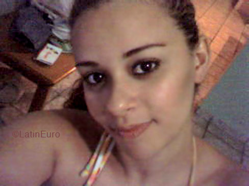 Date this young Brazil girl Thais from PERUIBE B4843