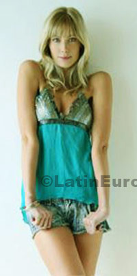 Date this gorgeous Brazil girl Loirinha from Rio de Janeiro B485