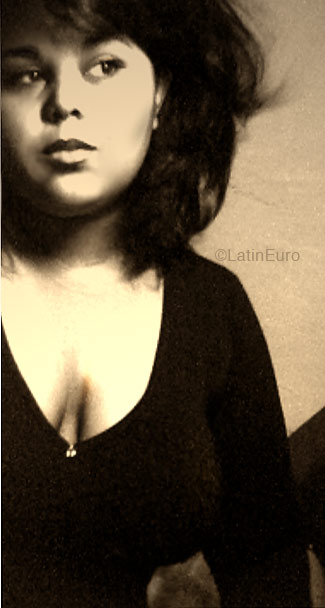 Date this voluptuous Brazil girl Maria from  B4878