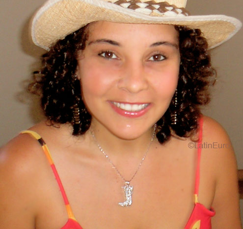 Date this foxy Brazil girl Jaqueline from MONTES CLAROS B5011