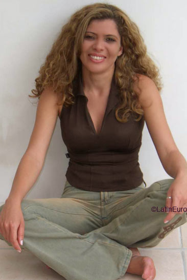 Date this sultry Brazil girl Rosangela from CUIABA B5209