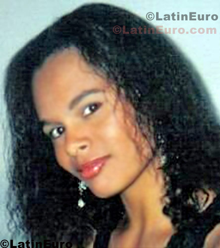 Date this hard body Brazil girl Marcelle from Santa Cruz Das Palmeiras B571