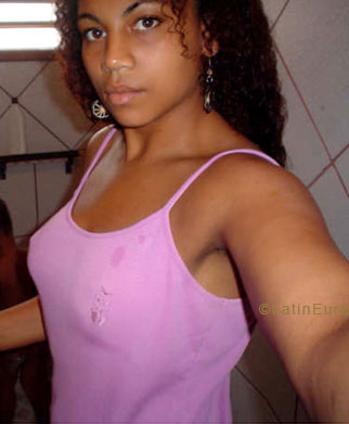 Date this gorgeous Brazil girl Vivian from SANTA CATARINA B5726