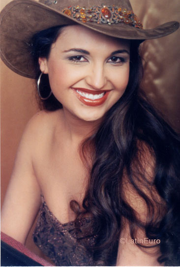 Date this fun Brazil girl Daiane from COLOMBO B5755