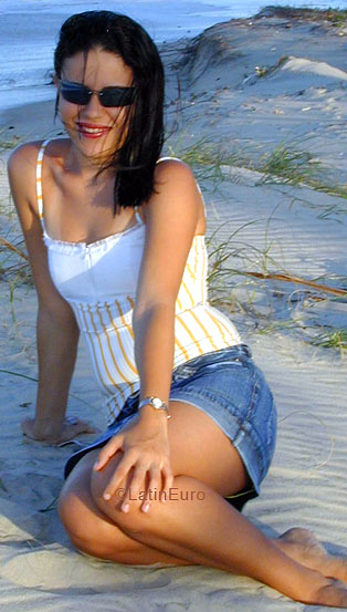 Date this voluptuous Brazil girl Alinne from ICARAI B5770