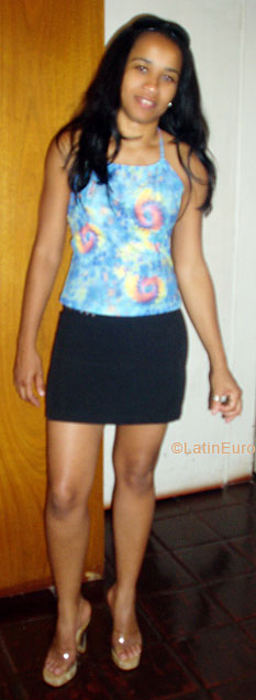 Date this good-looking Brazil girl Livea from BRASILIA B5866