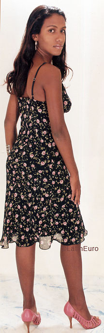 Date this happy Brazil girl Graciely from MACAE B5936