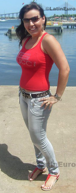 Date this voluptuous Brazil girl Edilene from Natal B604