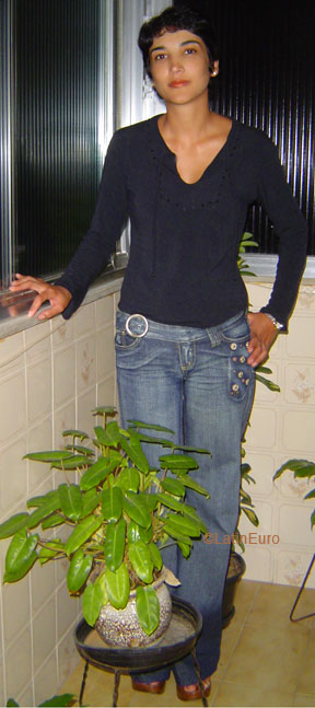 Date this foxy Brazil girl Cristina from PETROPOLIS B6052