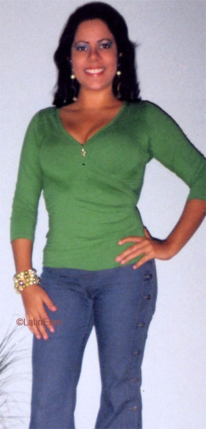 Date this hard body Brazil girl Fernanda from GUARAPARI B6108