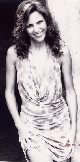 Date this nice looking Brazil girl Ester from CASCAVEL B6128