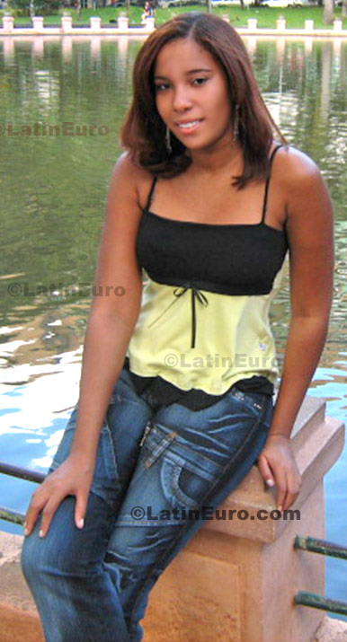 Date this young Brazil girl Roseane from Belo Horizonte B619