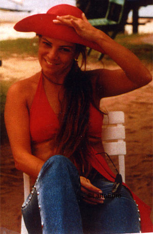 Date this hot Brazil girl Claudia from BELO HORIZONTE B6691