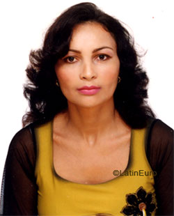 Date this foxy Brazil girl Claudia from RECIFE B6704