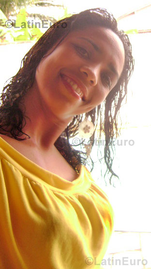 Date this gorgeous Brazil girl Debora from Santos B680