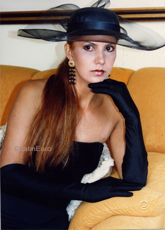 Date this hot Brazil girl Lucia from IPATINGA B6934